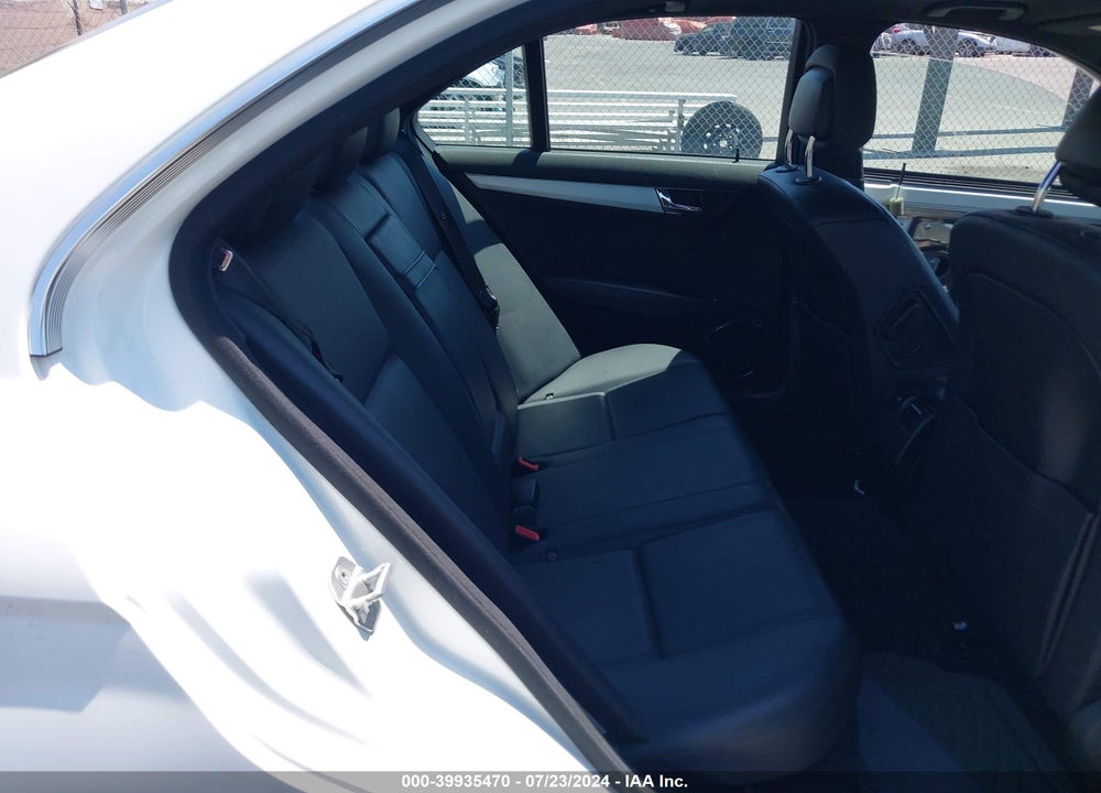2014 MERCEDES-BENZ C 250 LUXURY/SPORT VIN: WDDGF4HB1ER302643