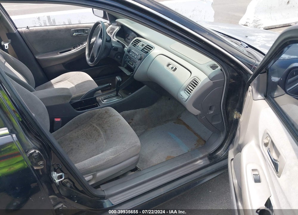 2002 HONDA ACCORD 2.3 LX VIN: 3HGCG56472G707421