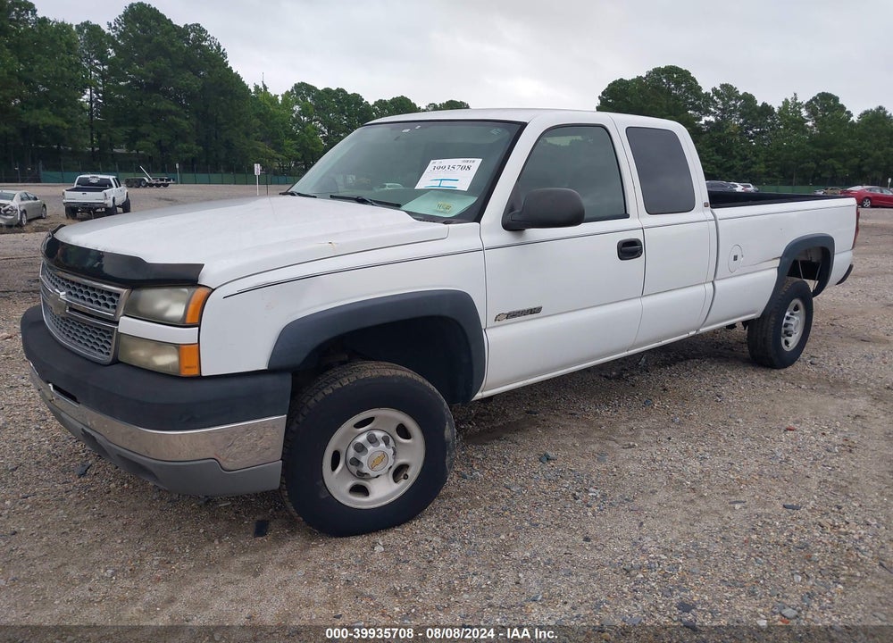 2005 CHEVROLET SILVERADO 2500HD WORK TRUCK VIN: 1GCHC29U55E110208