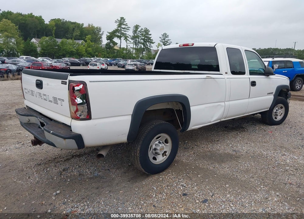 2005 CHEVROLET SILVERADO 2500HD WORK TRUCK VIN: 1GCHC29U55E110208