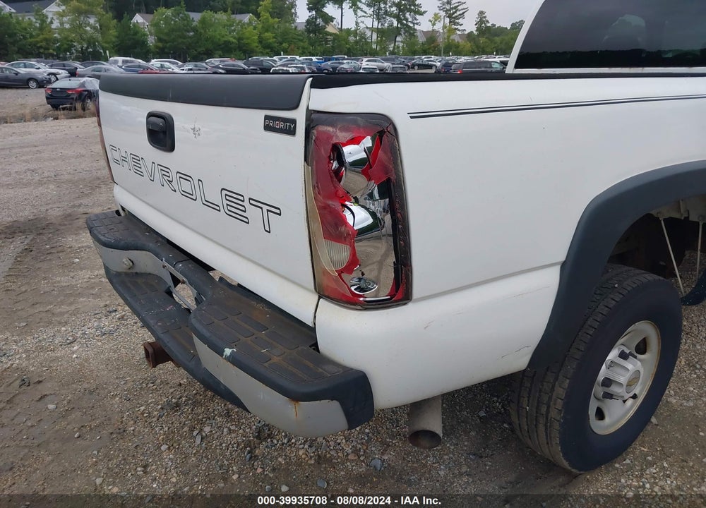 2005 CHEVROLET SILVERADO 2500HD WORK TRUCK VIN: 1GCHC29U55E110208