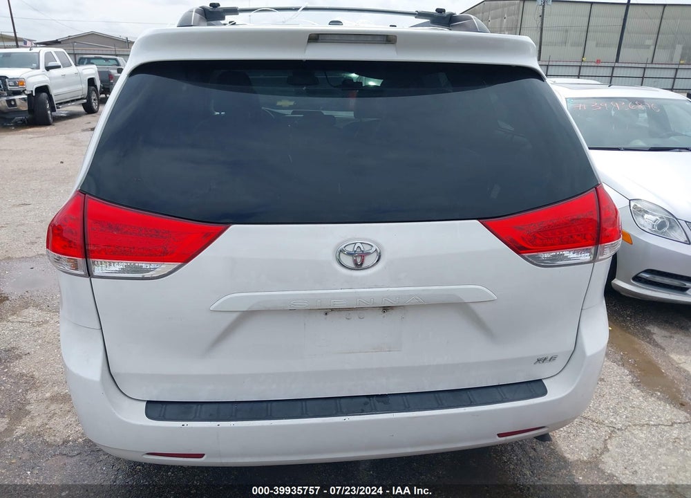 2013 TOYOTA SIENNA XLE V6 8 PASSENGER VIN: 5TDYK3DC2DS302511