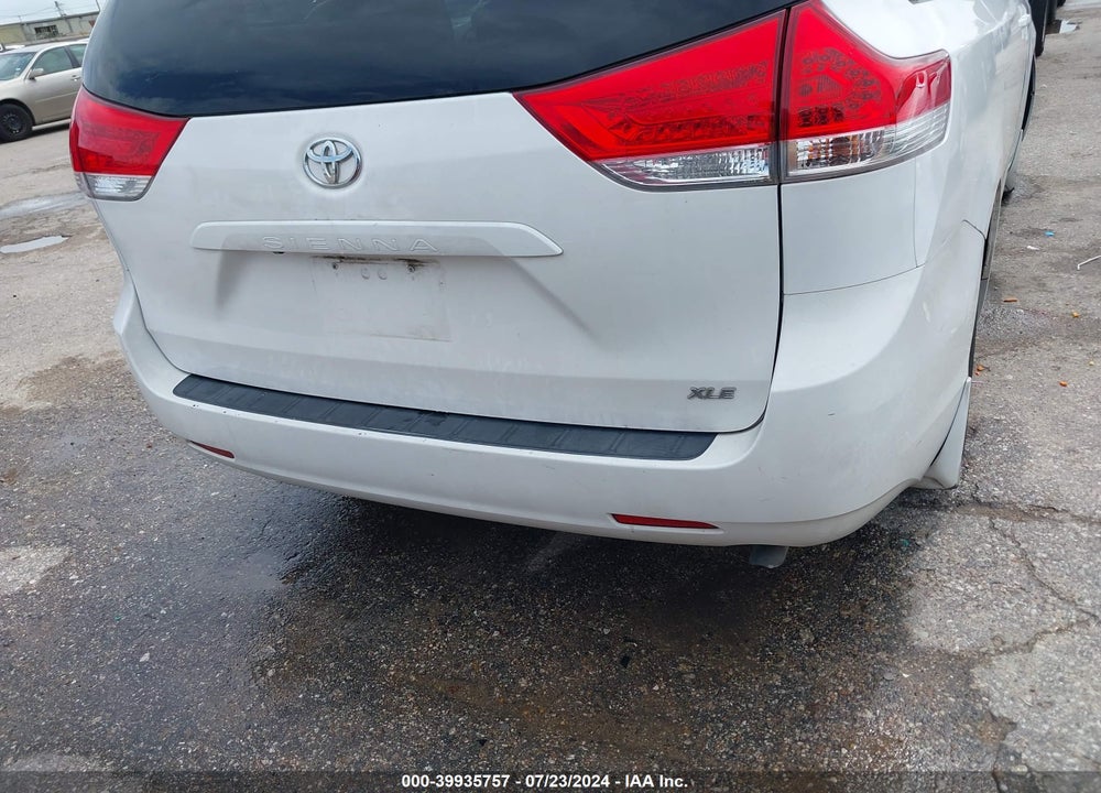 2013 TOYOTA SIENNA XLE V6 8 PASSENGER VIN: 5TDYK3DC2DS302511