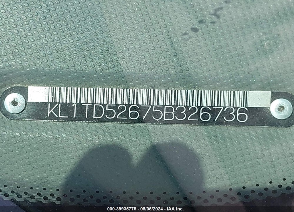 2005 CHEVROLET AVEO LS VIN: KL1TD52675B326736