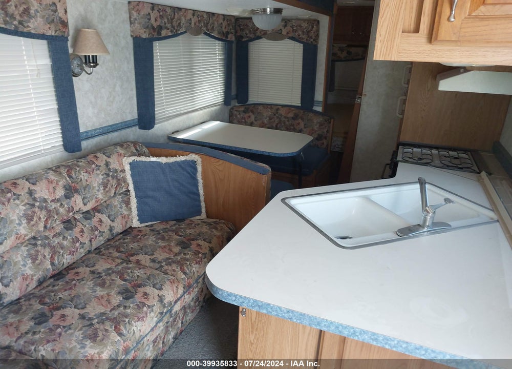 1998 TRAILER TERRY TRAVEL  30' VIN: 1EA1G3023W2948072