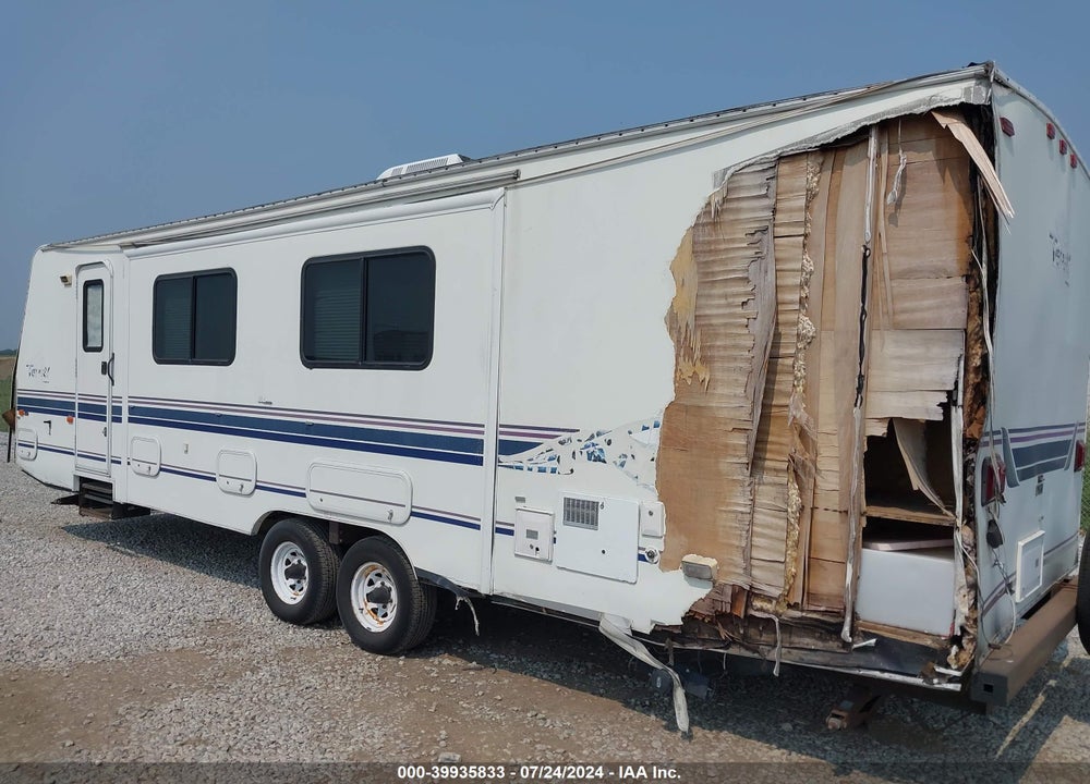 1998 TRAILER TERRY TRAVEL  30' VIN: 1EA1G3023W2948072