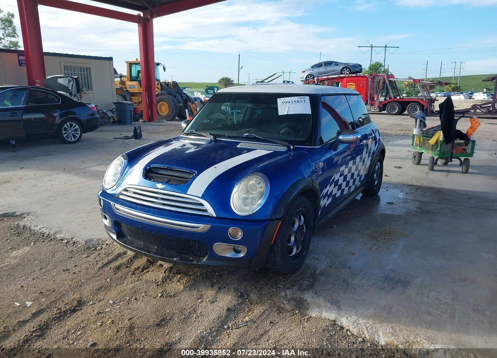 2005 MINI COOPER S VIN: WMWRE33435TD92115