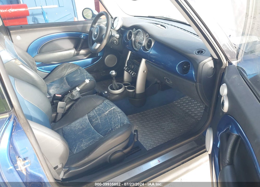 2005 MINI COOPER S VIN: WMWRE33435TD92115