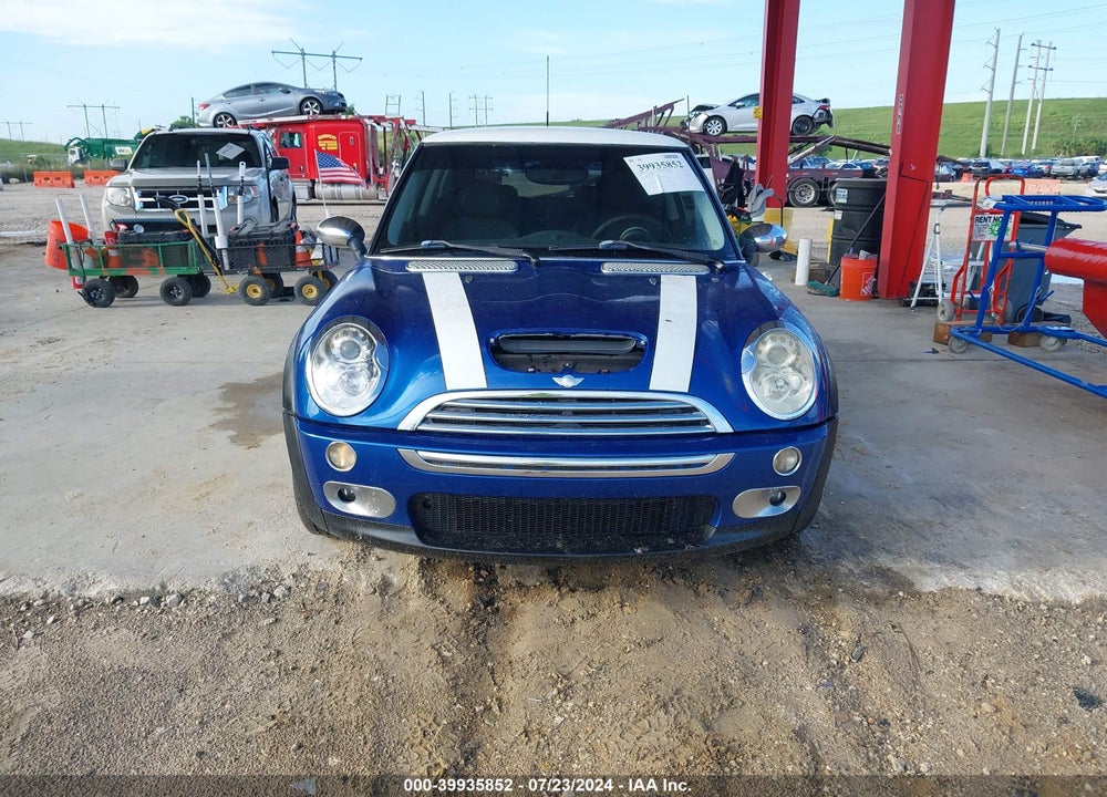 2005 MINI COOPER S VIN: WMWRE33435TD92115