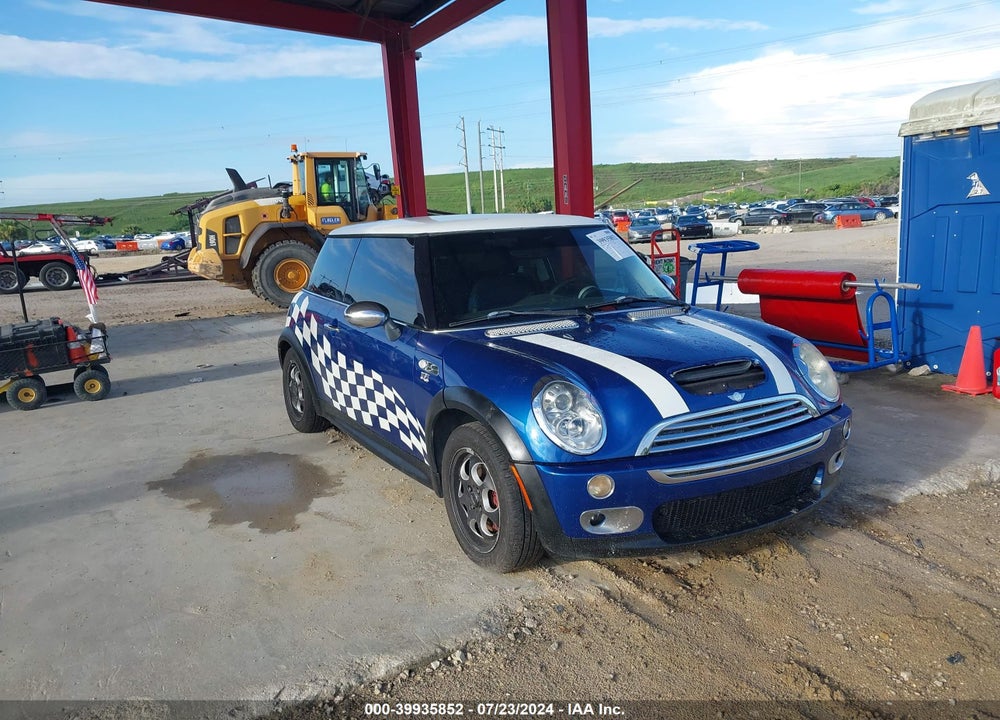 2005 MINI COOPER S VIN: WMWRE33435TD92115