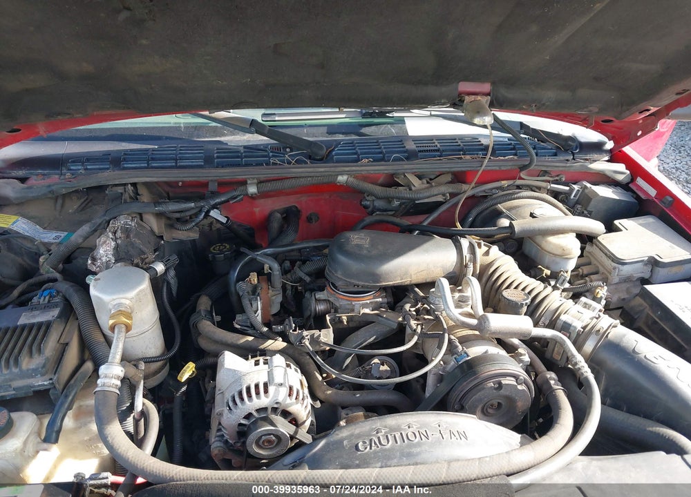 1998 CHEVROLET BLAZER LS VIN: 1GNDT13W0W2151360