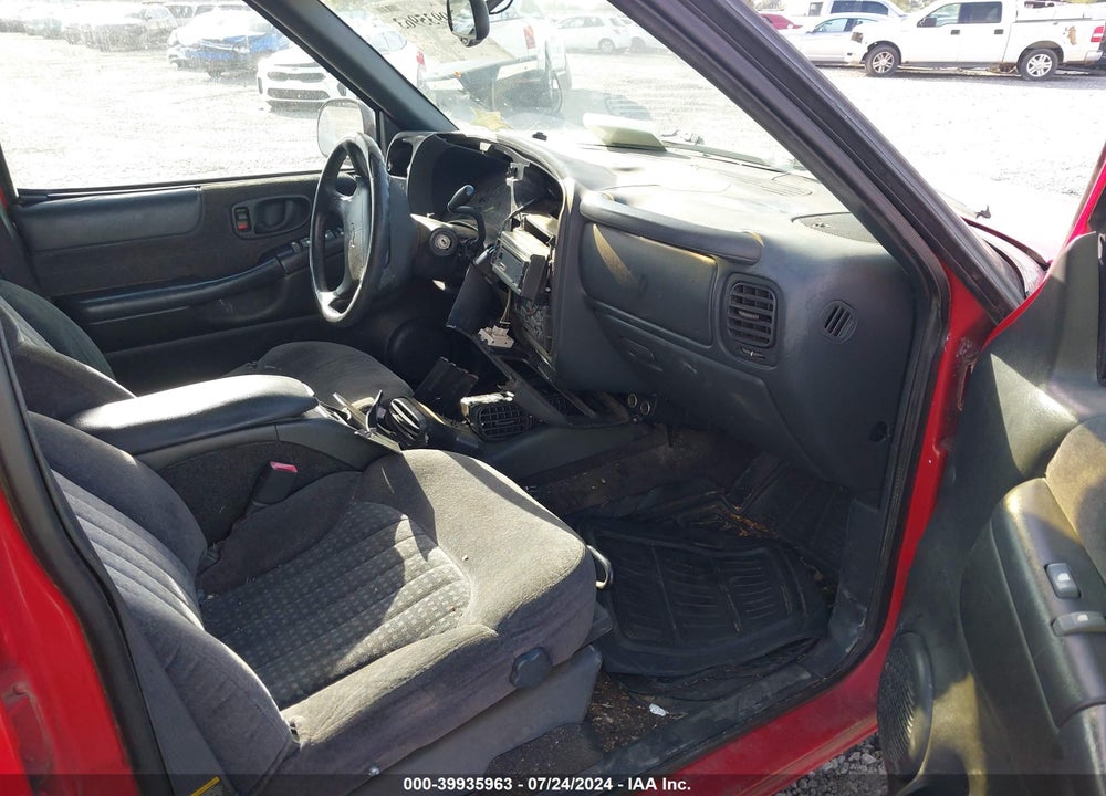 1998 CHEVROLET BLAZER LS VIN: 1GNDT13W0W2151360