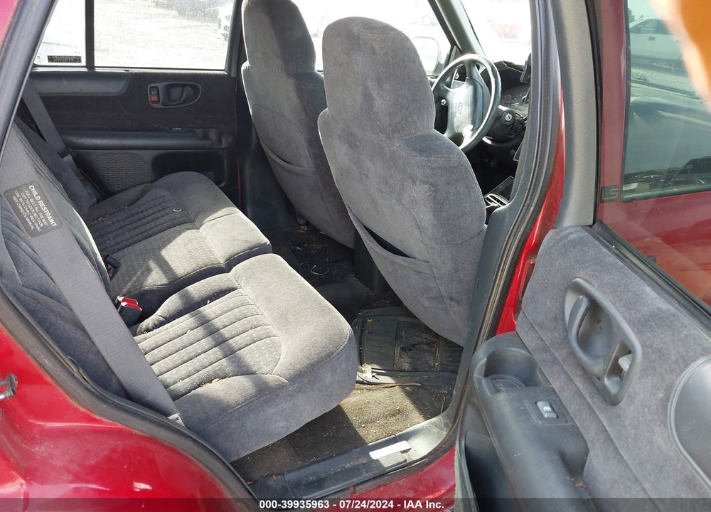 1998 CHEVROLET BLAZER LS VIN: 1GNDT13W0W2151360