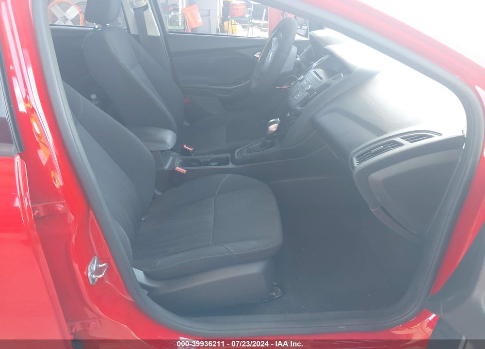 2015 FORD FOCUS SE VIN: 1FADP3F21FL262761