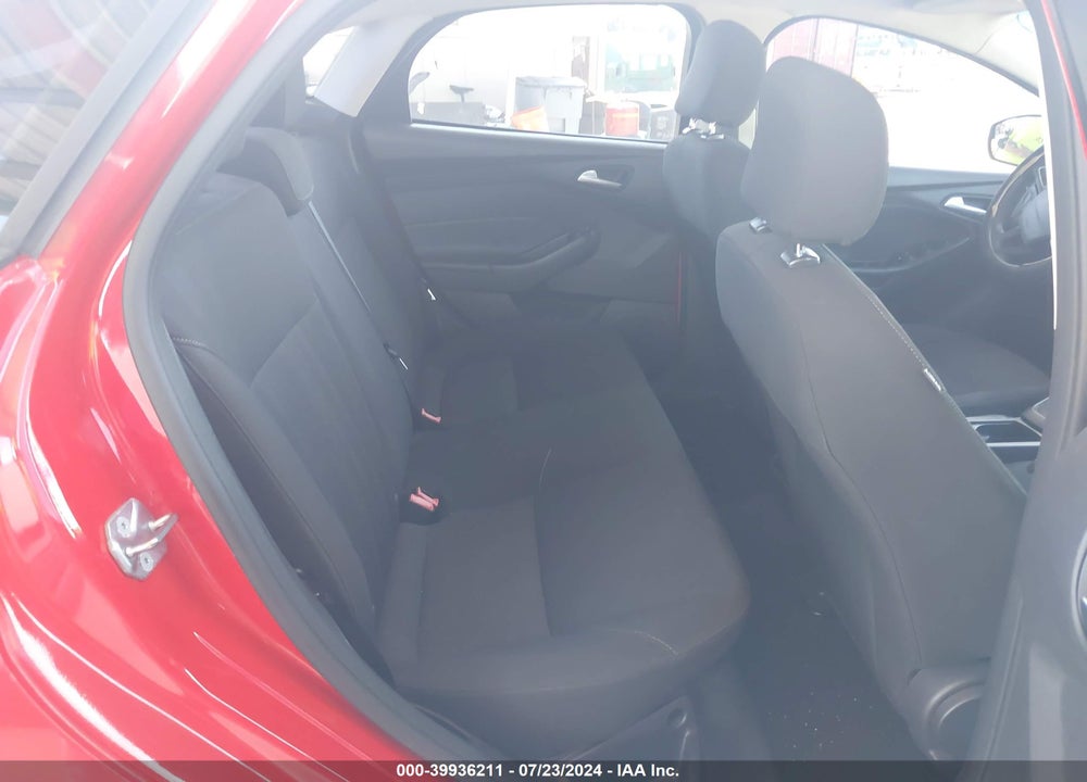 2015 FORD FOCUS SE VIN: 1FADP3F21FL262761