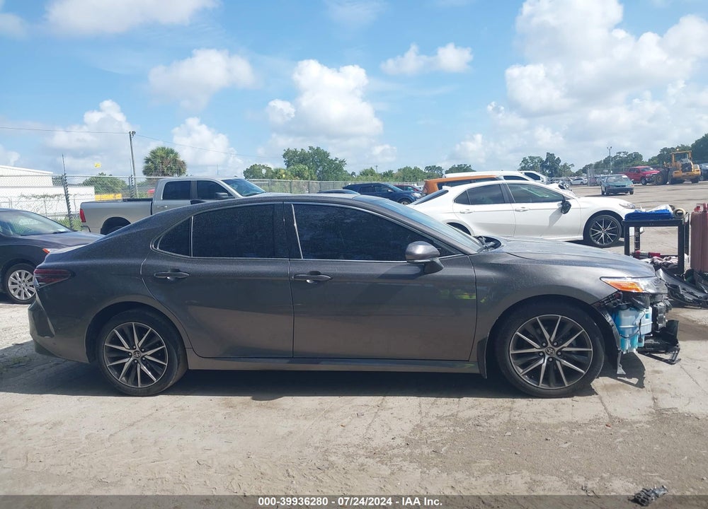 2021 TOYOTA CAMRY XLE VIN: 4T1F11AK2MU575871