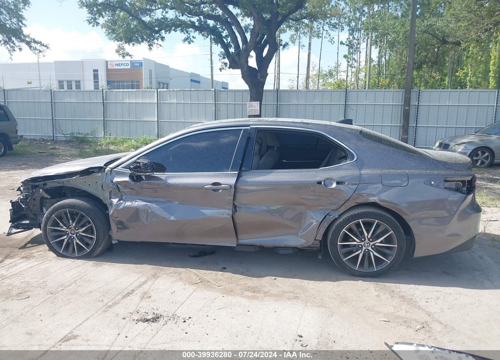 2021 TOYOTA CAMRY XLE VIN: 4T1F11AK2MU575871