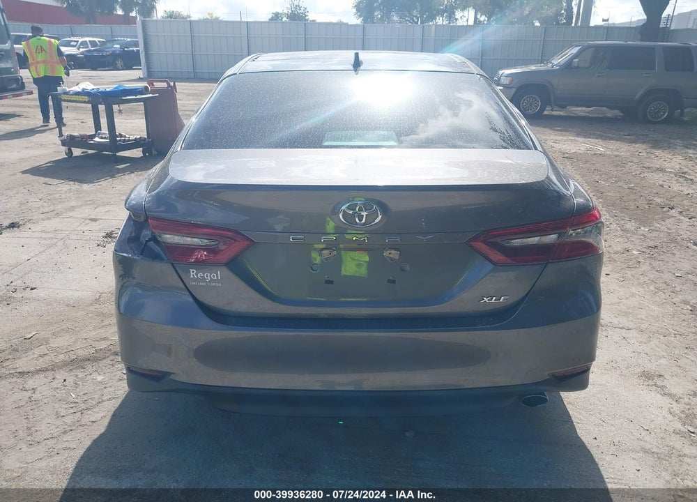 2021 TOYOTA CAMRY XLE VIN: 4T1F11AK2MU575871