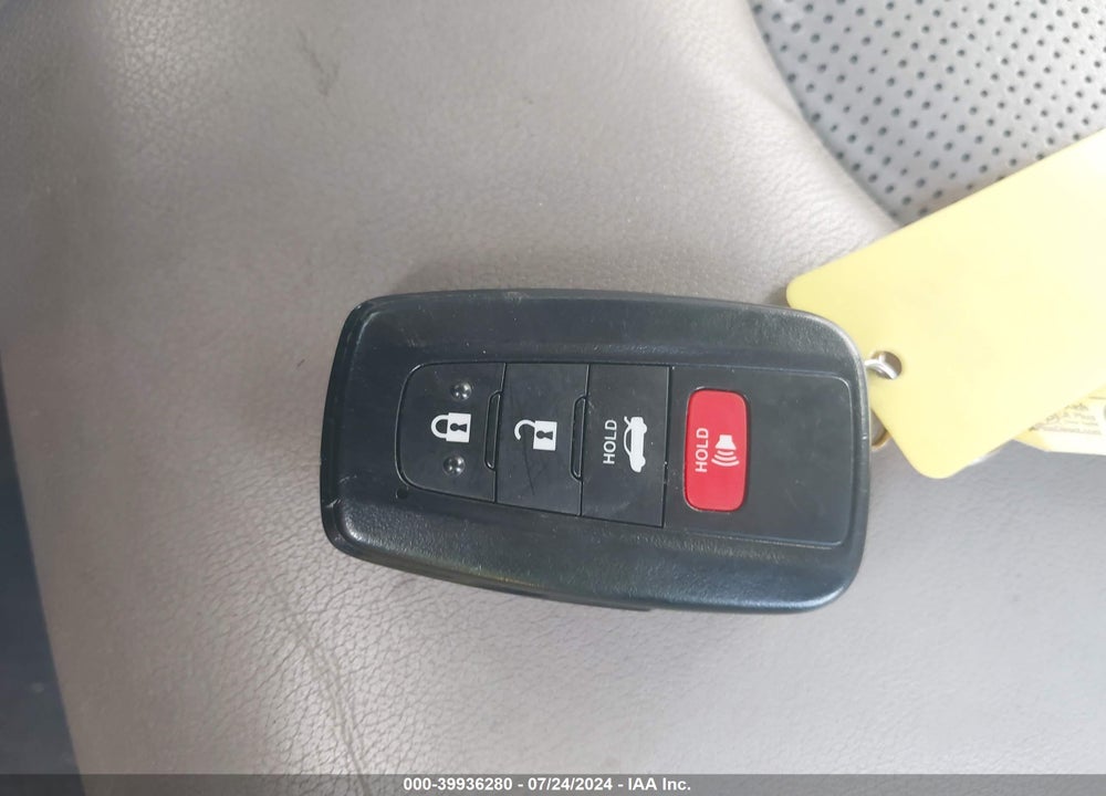 2021 TOYOTA CAMRY XLE VIN: 4T1F11AK2MU575871