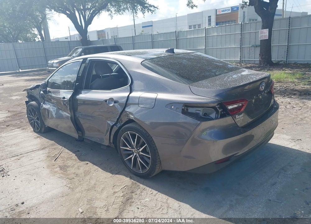 2021 TOYOTA CAMRY XLE VIN: 4T1F11AK2MU575871