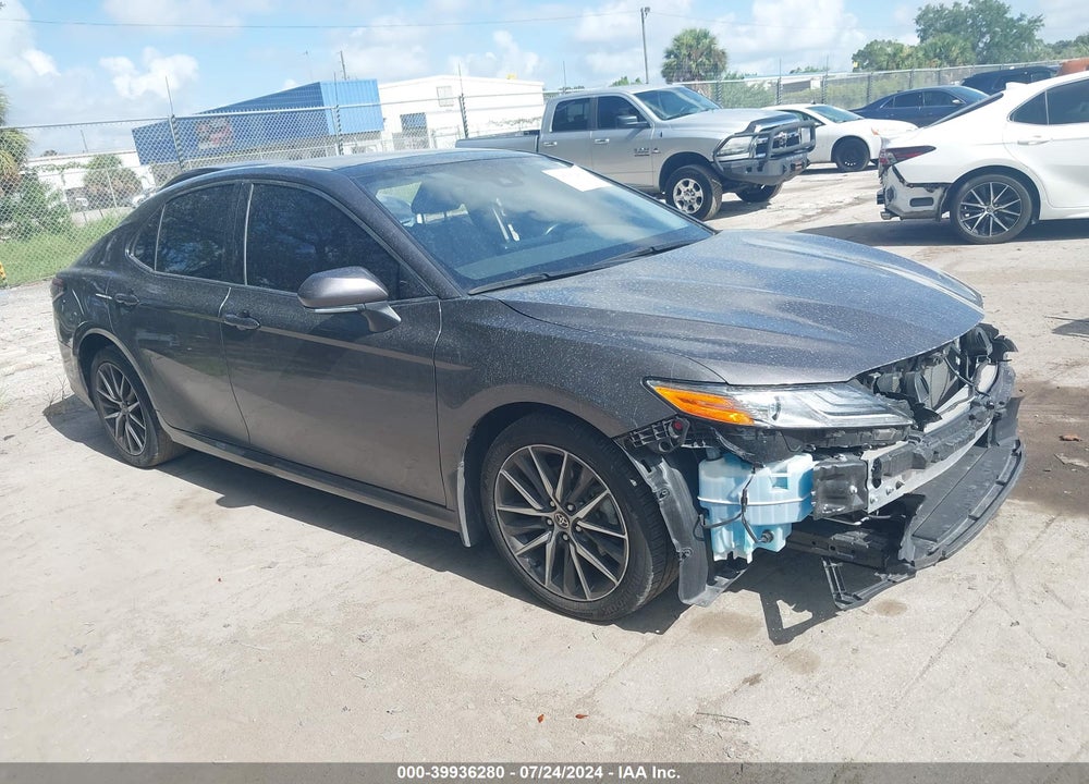 2021 TOYOTA CAMRY XLE VIN: 4T1F11AK2MU575871