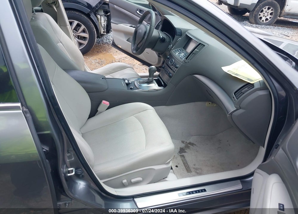 2015 INFINITI Q40 VIN: JN1CV6AP1FM580571