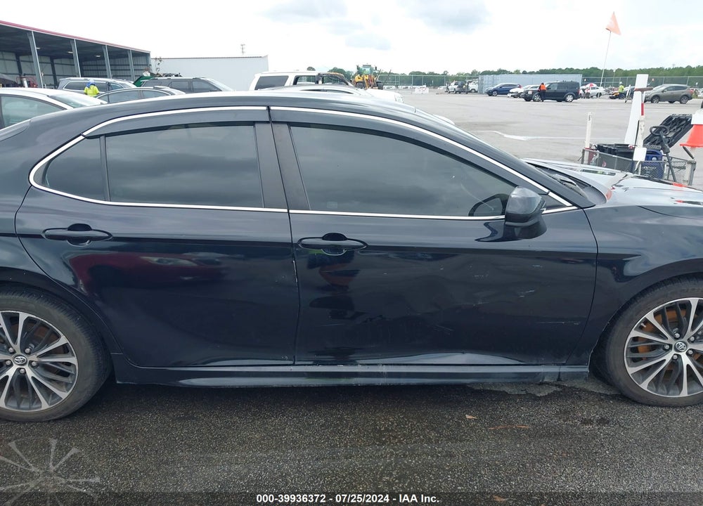 2018 TOYOTA CAMRY SE VIN: 4T1B11HK5JU104782