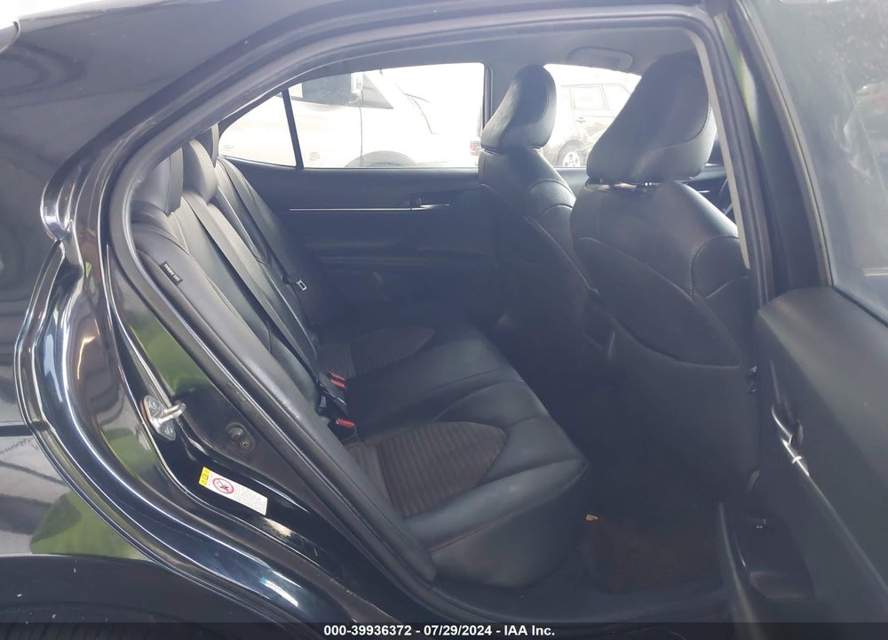 2018 TOYOTA CAMRY SE VIN: 4T1B11HK5JU104782