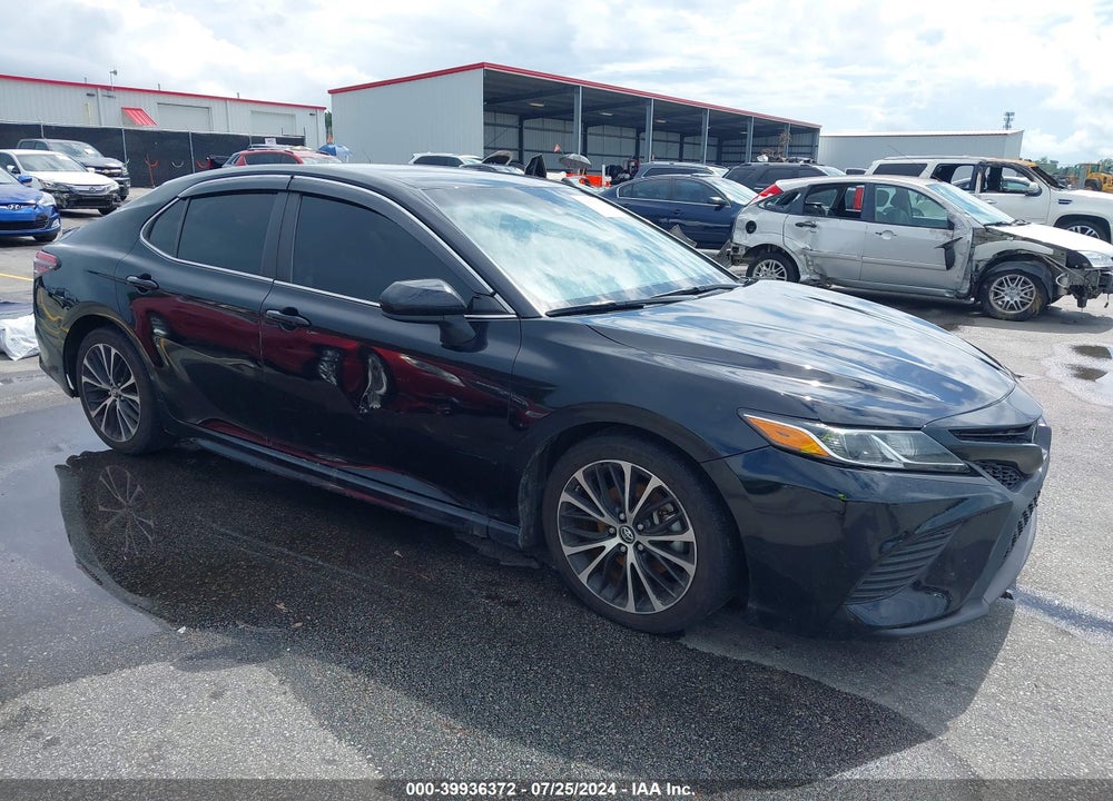 2018 TOYOTA CAMRY SE VIN: 4T1B11HK5JU104782