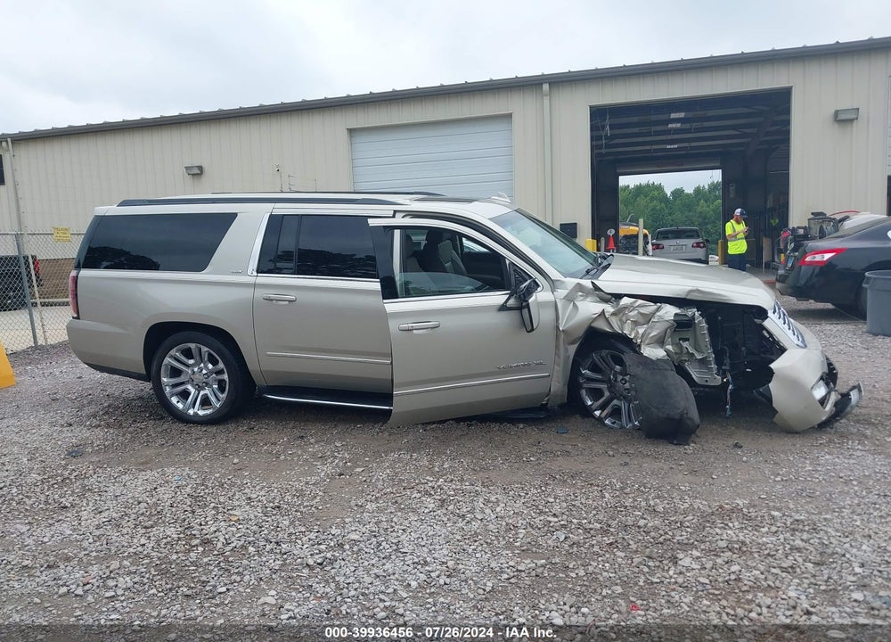 2017 GMC YUKON XL SLT VIN: 1GKS1GKC8HR282308