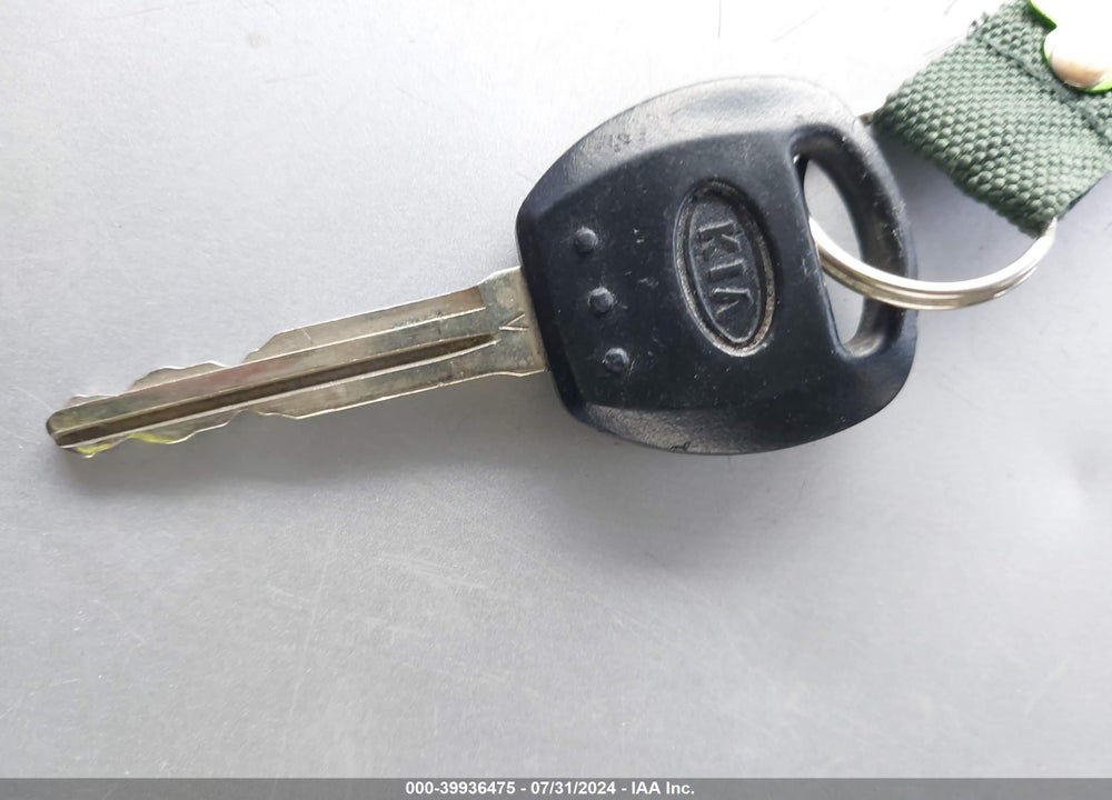 2010 KIA SEDONA LX VIN: KNDMG4C39A6328736