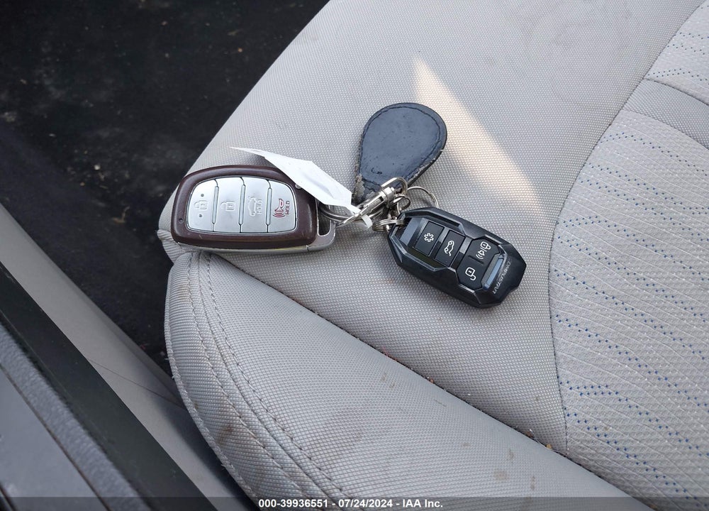 2016 HYUNDAI SONATA HYBRID SE VIN: KMHE24L19GA010988