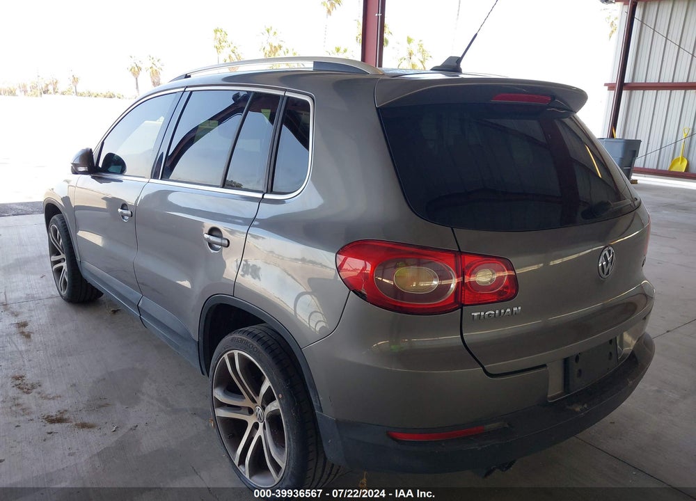 2011 VOLKSWAGEN TIGUAN SE VIN: WVGAV7AX5BW500533
