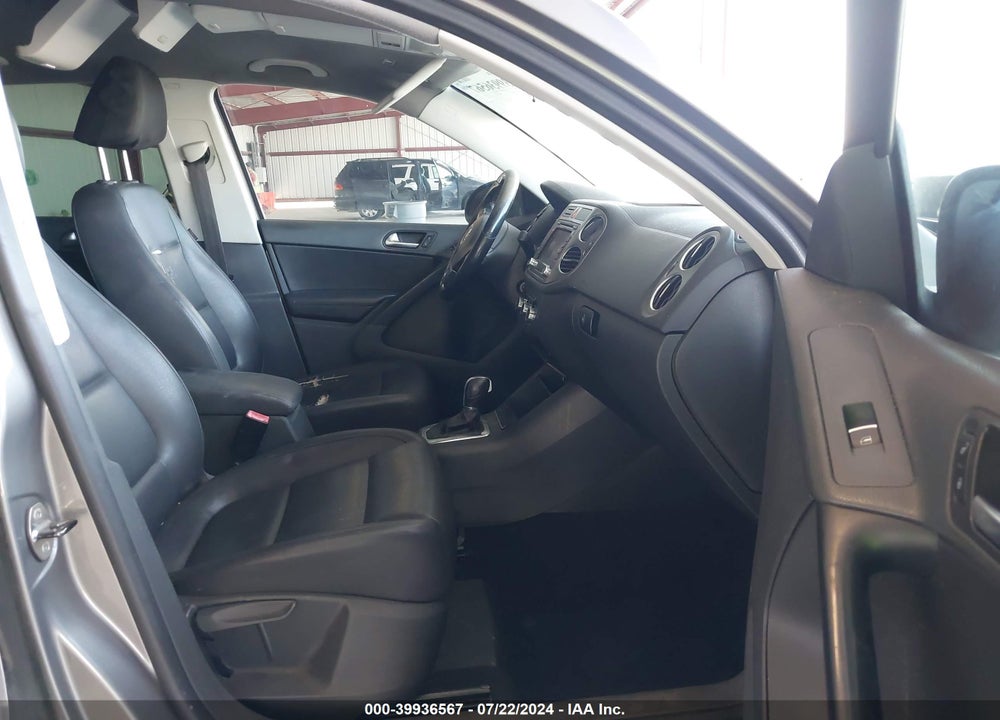 2011 VOLKSWAGEN TIGUAN SE VIN: WVGAV7AX5BW500533
