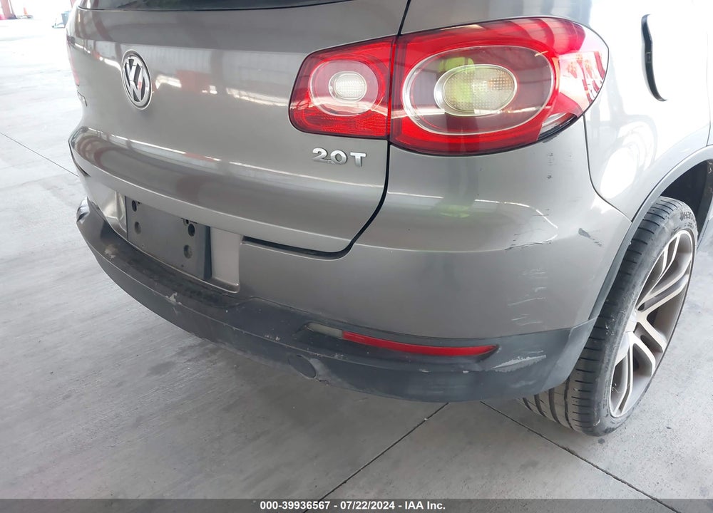 2011 VOLKSWAGEN TIGUAN SE VIN: WVGAV7AX5BW500533