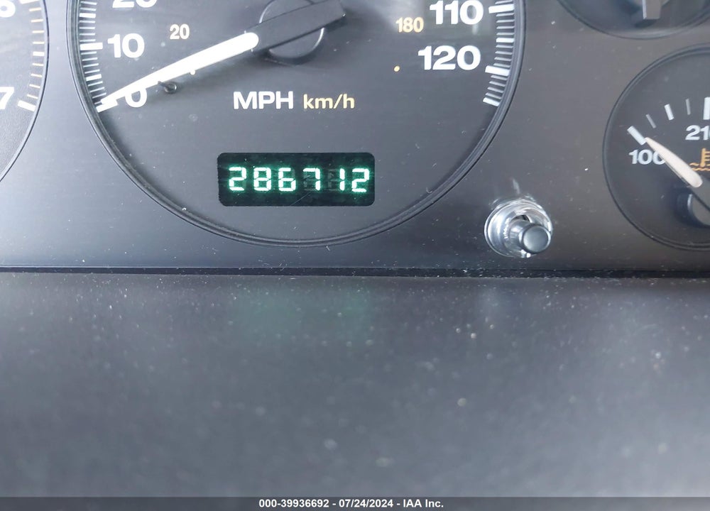 1999 JEEP GRAND CHEROKEE LAREDO VIN: 1J4GW58S8XC551263