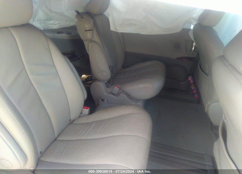 2014 TOYOTA SIENNA LIMITED V6 7 PASSENGER/XLE V6 7 PASSENGER AUTO ACCESS SEAT/XLE V6 8 PASSENGER VIN: 5TDYK3DCXES477252
