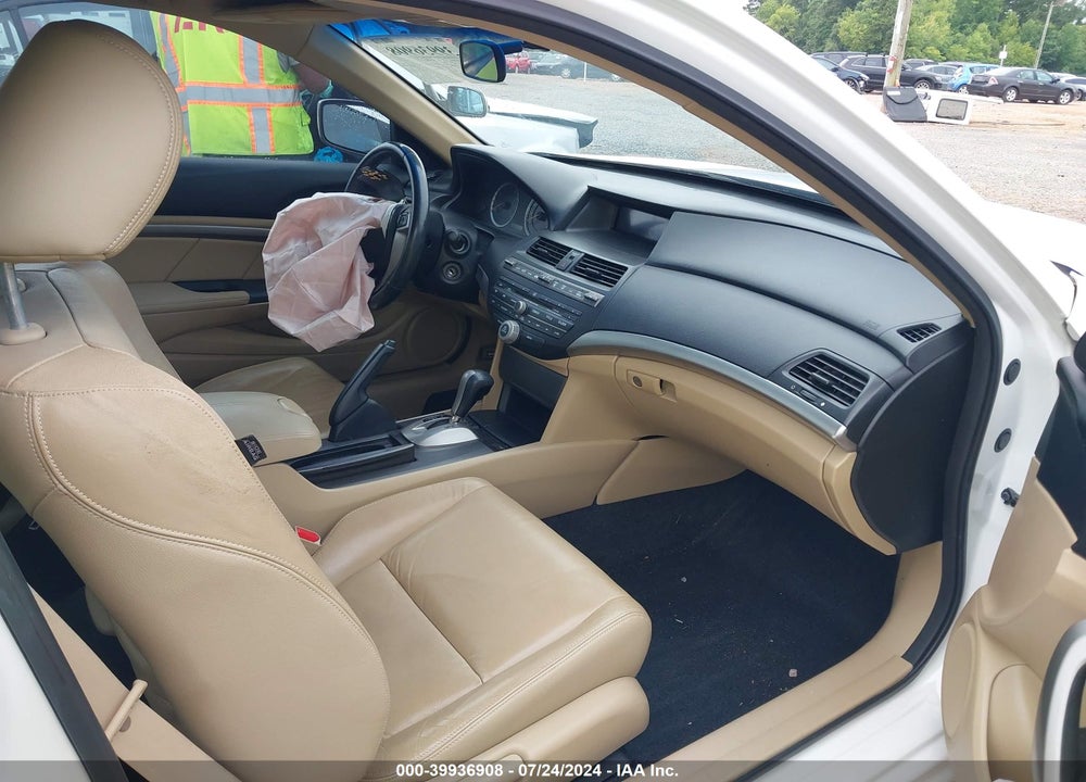 2010 HONDA ACCORD VIN: 1HGCS1B82AA016021