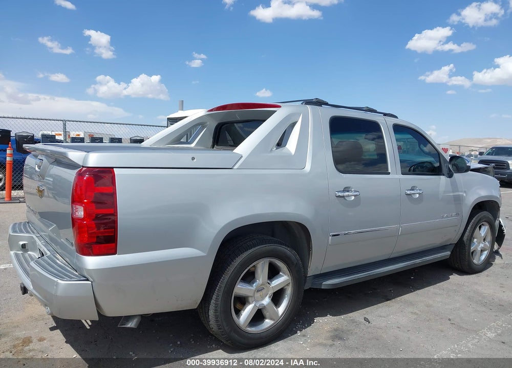 2011 CHEVROLET AVALANCHE 1500 LTZ VIN: 3GNTKGE30BG304907
