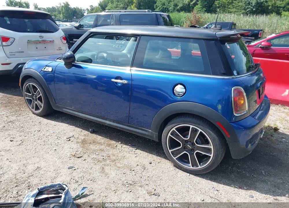 2007 MINI COOPER S VIN: WMWMF73597TL90831