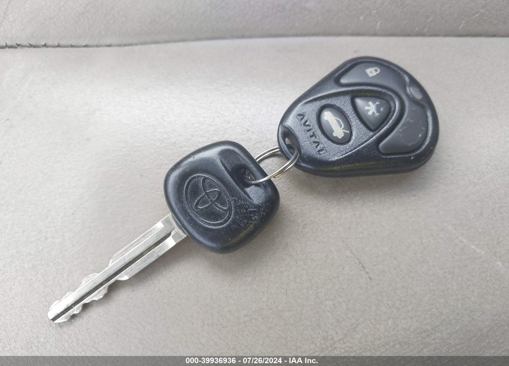 2002 TOYOTA AVALON XLS VIN: 4T1BF28B12U213183