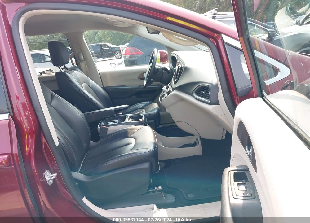 2017 CHRYSLER PACIFICA TOURING L VIN: 2C4RC1BG8HR634866