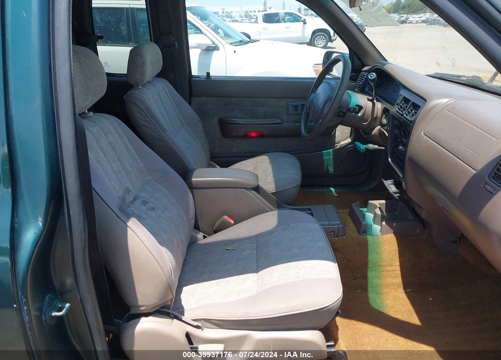 2000 TOYOTA TACOMA BASE V6 VIN: 4TAVN52N0YZ640502