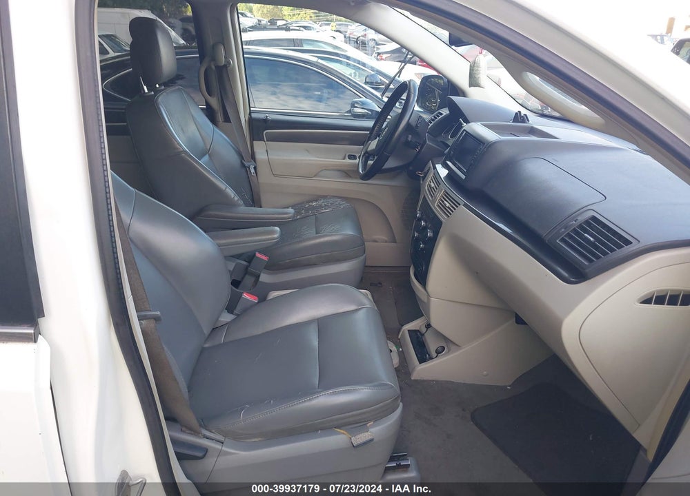 2010 VOLKSWAGEN ROUTAN SE VIN: 2V4RW3D10AR424379