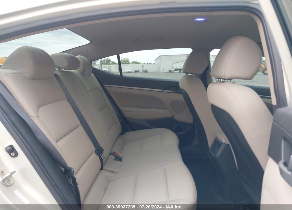 2017 HYUNDAI ELANTRA SE VIN: KMHD84LF0HU210258