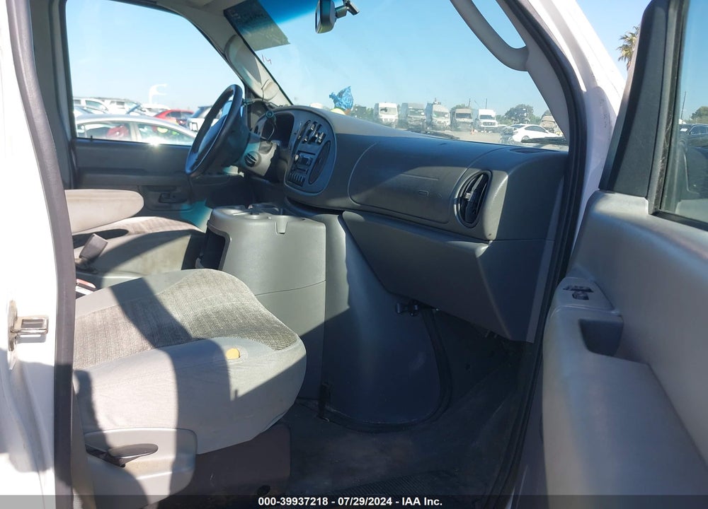 2004 FORD E-350 SUPER DUTY CHATEAU/XL/XLT VIN: 1FBNE31L44HA11161
