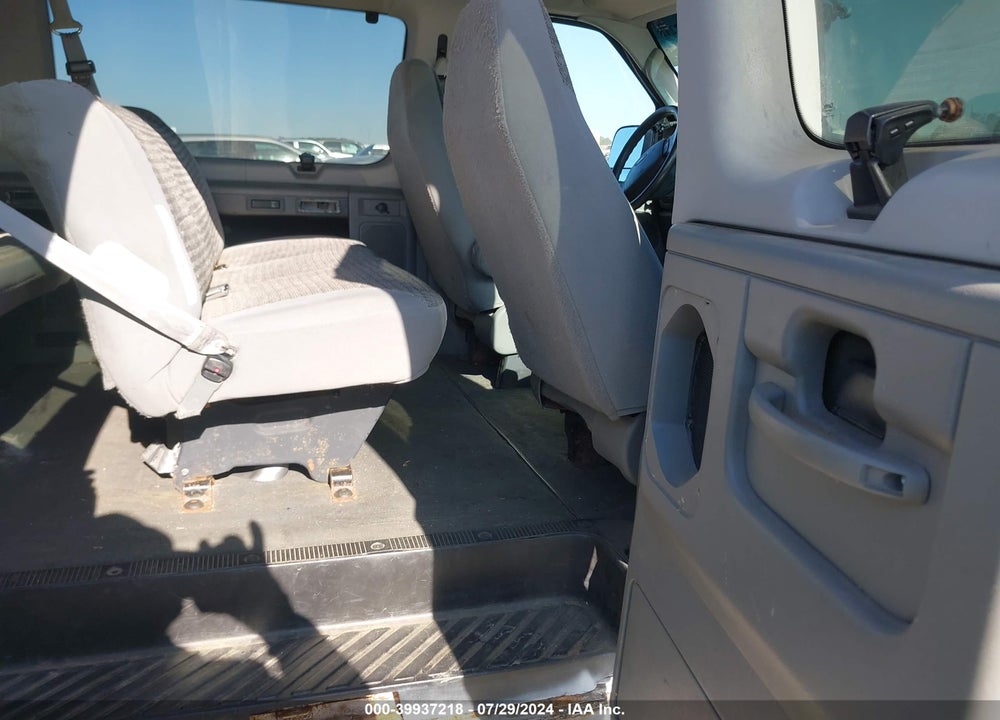 2004 FORD E-350 SUPER DUTY CHATEAU/XL/XLT VIN: 1FBNE31L44HA11161