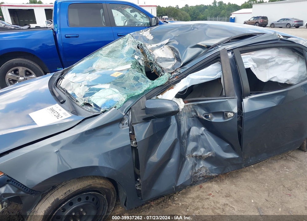 2015 TOYOTA COROLLA LE VIN: 5YFBURHE9FP206742