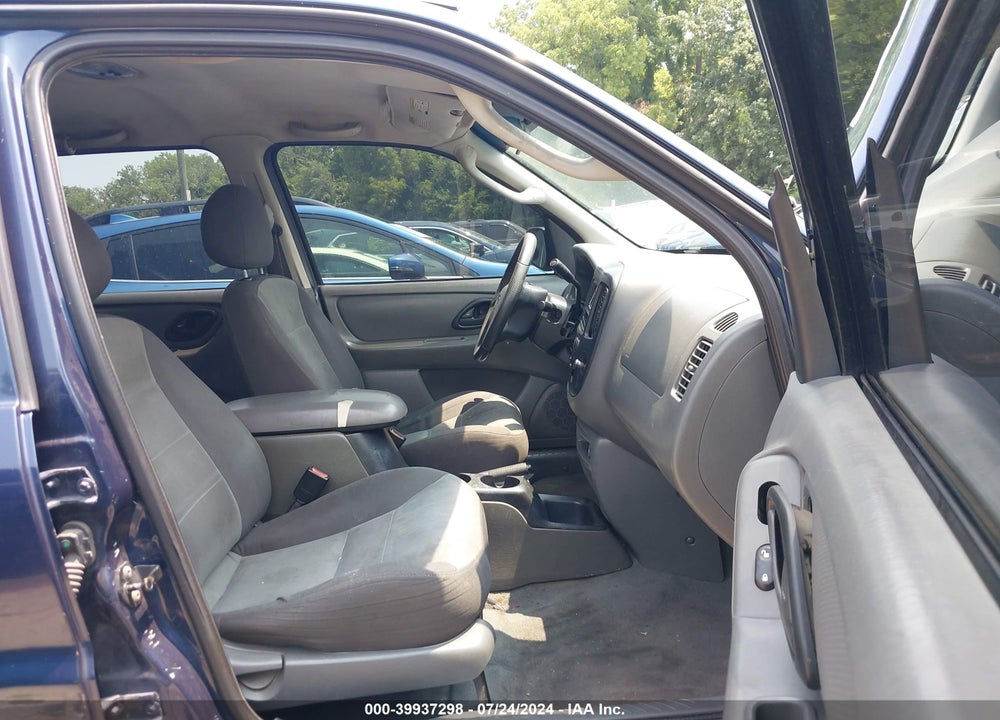 2003 FORD ESCAPE XLS VIN: 1FMYU92113KA61301