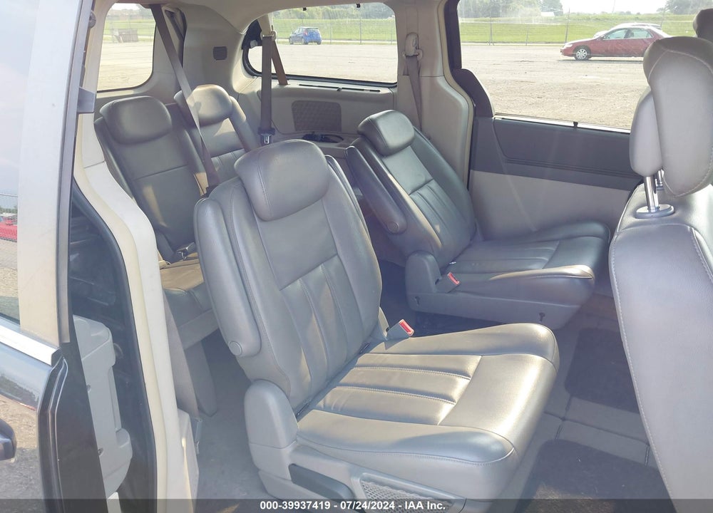2010 CHRYSLER TOWN & COUNTRY TOURING VIN: 2A4RR5D13AR451423